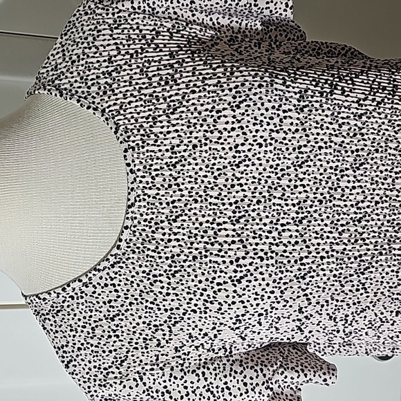 Adrianna  Papell, NWT women's blouse.  Size medium.  Cream with black geometric. - Picture 2 of 12